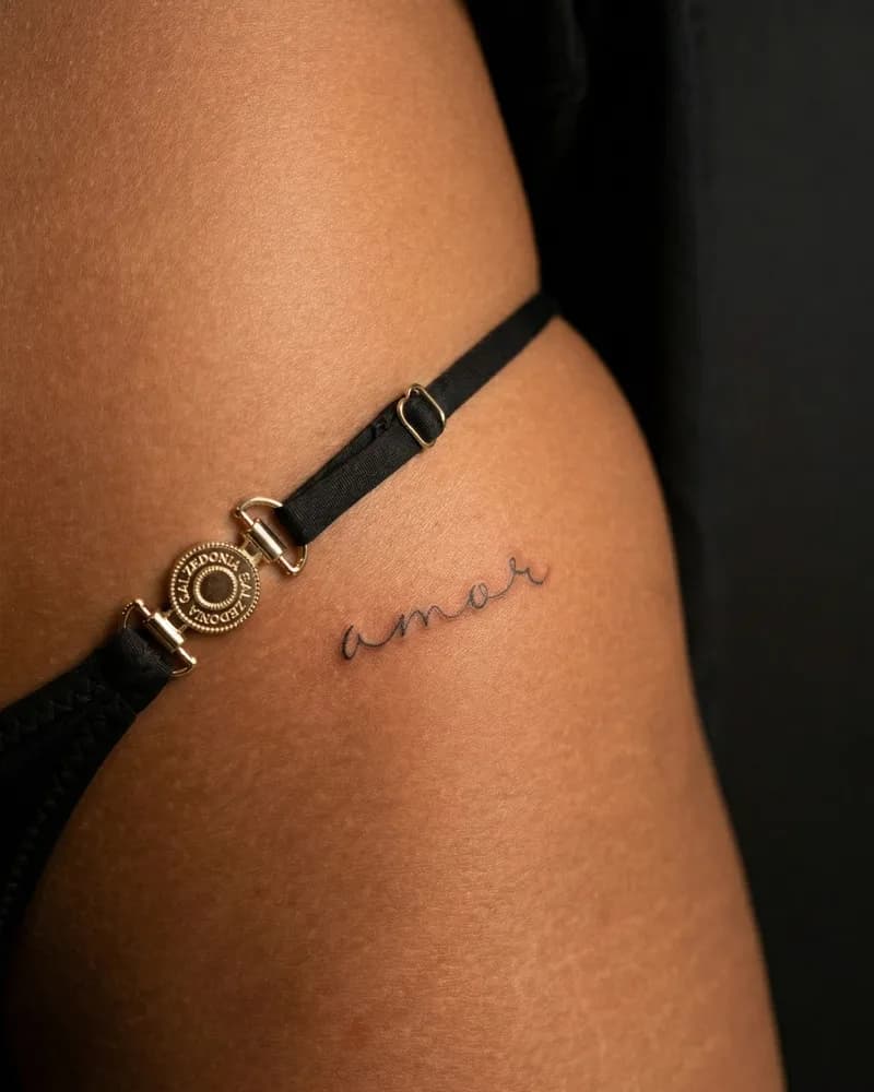 Tatuaje fine-line amor
